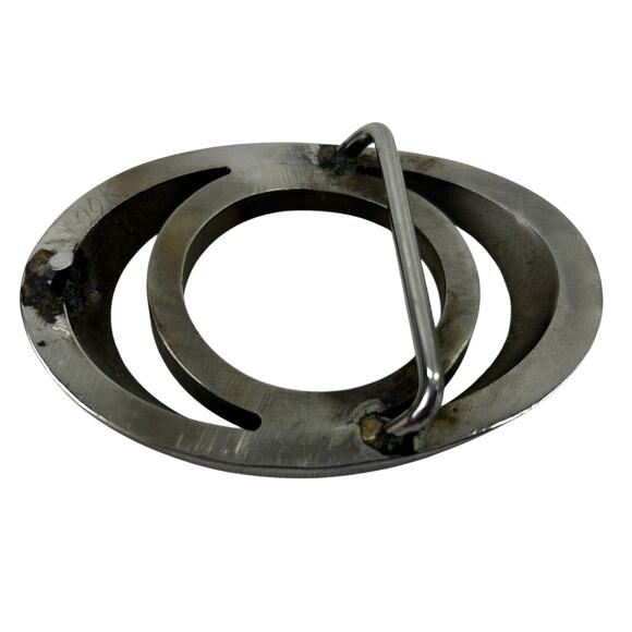 Metal Belt Buckle with a Unique interlocking Ring Design Silver Color 3.25 x 2.2 - Picture 2 of 2